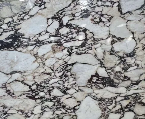 white stone slab, with a single full slab and angular breccia fragments, in a close surface view